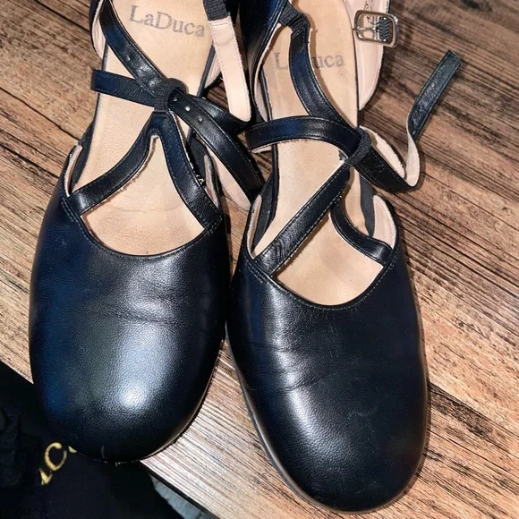 (SOLD)Laduca 2.5” Elizabeth Character Shoe w/Dust Bag - Picture 4 of 10